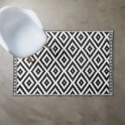 In- & Outdoor-Teppich Ethno Rauten L 180 X B 118cm COLOUR CLASH In Schwarz-Weiß -Butlers butlers in and outdoor teppich ethno rauten l 180 x b 118cm colour clash in schwarz weiss 2