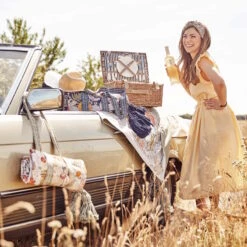 Picknickdecke L 175 X B 154cm BETWEEN FLOWERS In Dunkelblau -Butlers butlers picknickdecke l 175 x b 154cm between flowers in dunkelblau 8